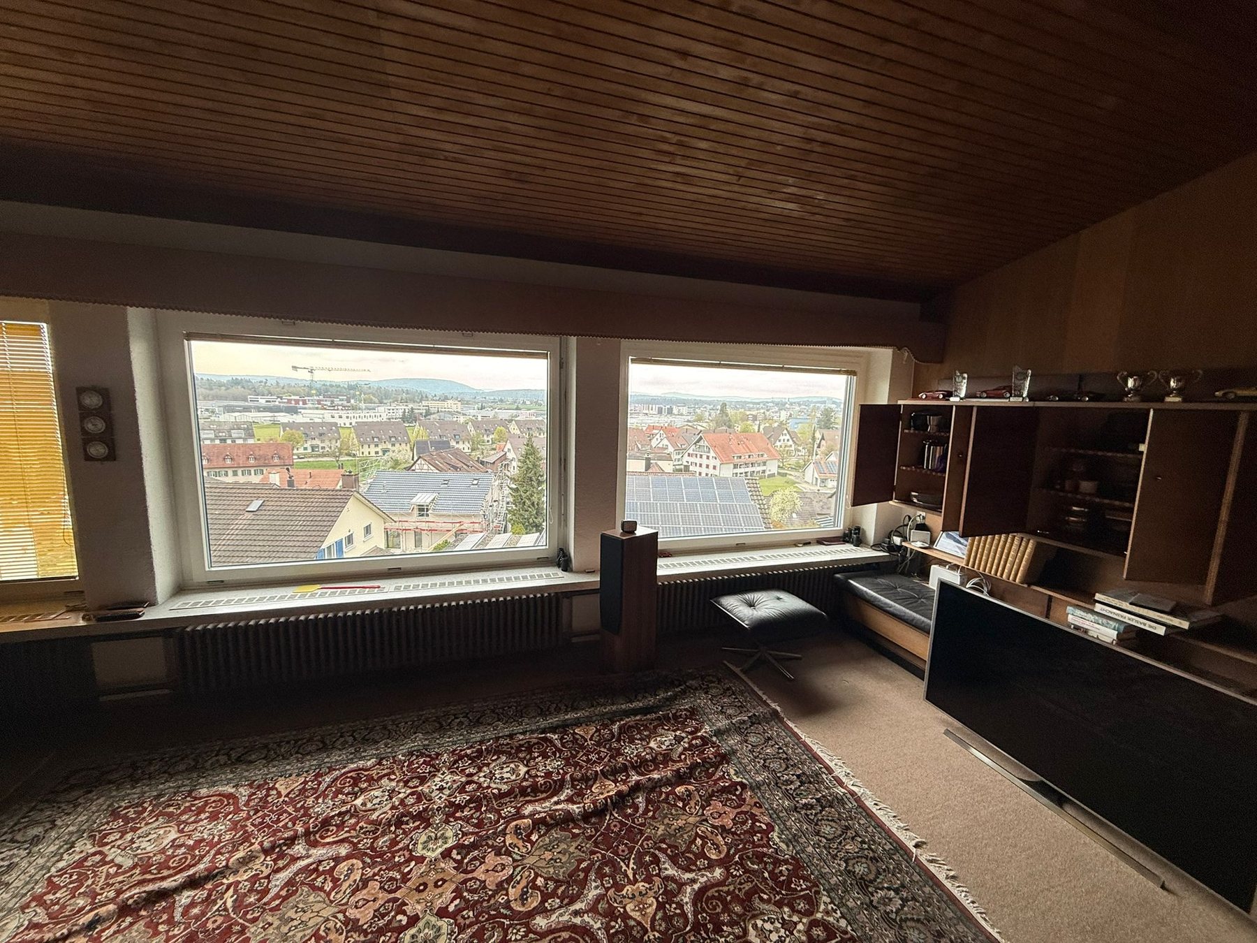 Eingerichtetes Wohnzimmer vor einer Hausräumung im Raum Luzern